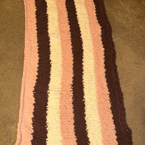 Chunky Chevron Throw Blanket - Picture 3 of 3